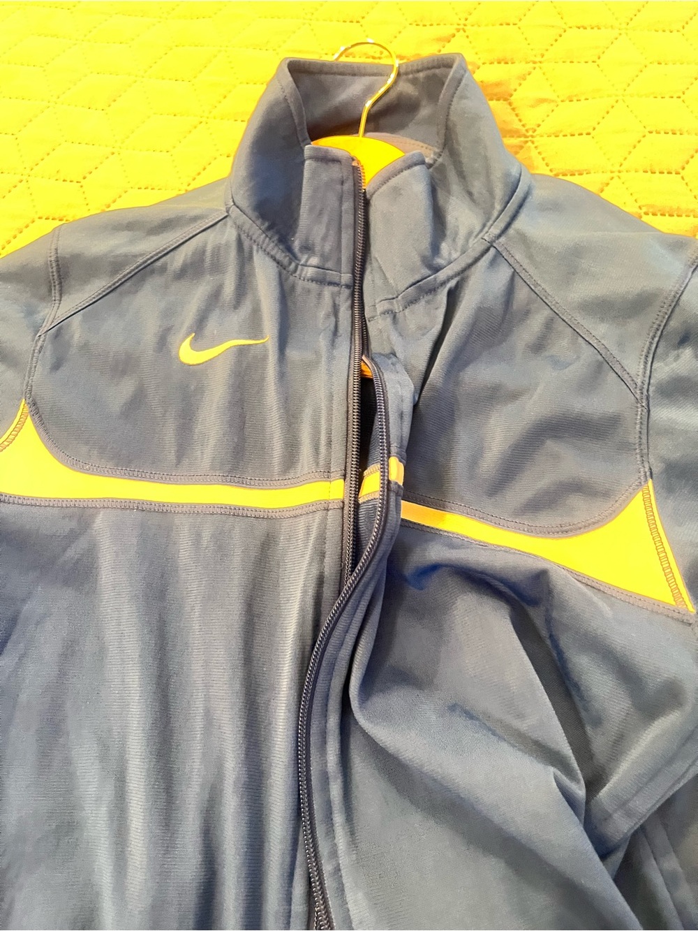 Royal Blue size medium Nike Men’s track suit. Beautiful for Preowned👟👟👟